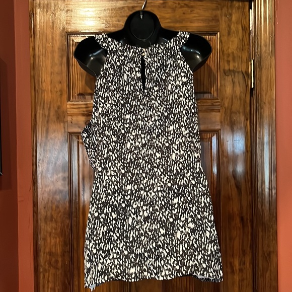 NWT Snow Leopard Print Sleeveless Tunic - Picture 3 of 9